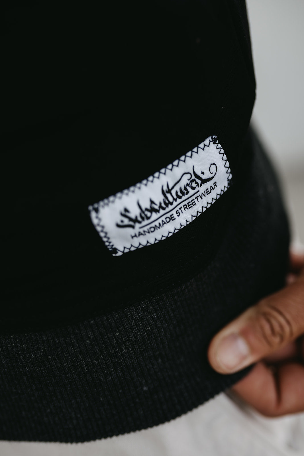Die ganze Welt hasst die Polizei Crewneck